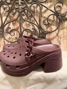 CROCS Platform Clog Mules in Burgundy with Chain size 12 new